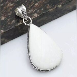 SCOLECITE PENDANT